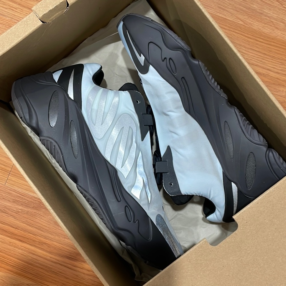 Yeezy 700 MVN Blue Tint